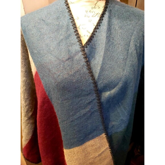 Saks Fifth Avenue Open Shawl Poncho Knit Gray Burgundy Blue One Size - Picture 2 of 4